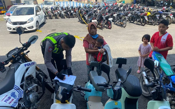 Thumbnail Pemakaian Sepeda Listrik di Jalan Raya Langgar Permenhub, TRC Satlantas Polres Bangkalan Lakukan Penertiban