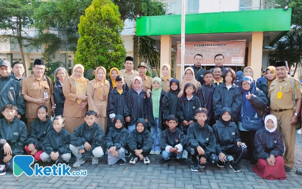 Thumbnail Berita - Dispendik Bondowoso Lepas Puluhan Pelajar Berangkat Ikuti O2SN, FLS2N, dan Bintang Sobat SMP