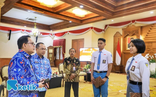 Thumbnail Berita - Dua Pelajar Jatim Asal Malang dan Surabaya Lolos Paskibraka Nasional, Pj Gubernur: Membanggakan!