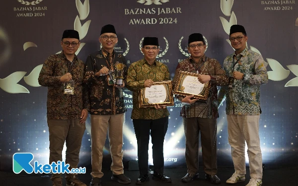 Thumbnail Berita - Bupati Bandung Raih Penghargaan BAZNAS Jabar Award 2024