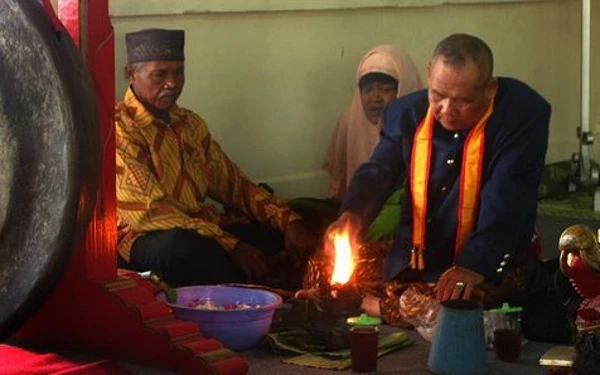 Thumbnail Berita - Orang Jawa Harus Tahu! Ini 7 Pantangan di Malam 1 Suro