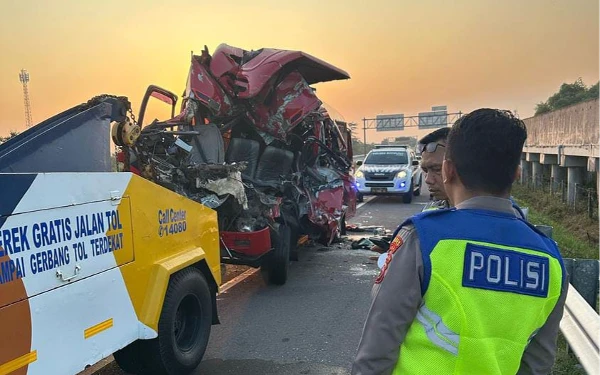 Thumbnail Berita - Rombongan SDI Darul Falah Surabaya Kecelakaan di Tol Boyolali, 6 Orang Meninggal Dunia
