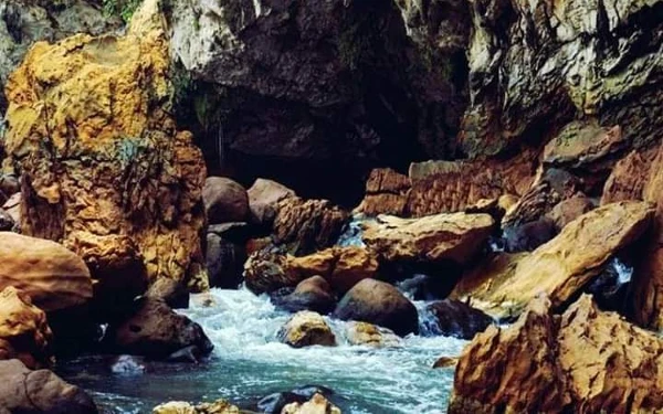 Thumbnail Berita - Sanghyang Kenit, Aliran Sungai Citarum Purba dengan Segala Mitos dan Keindahan Alamnya