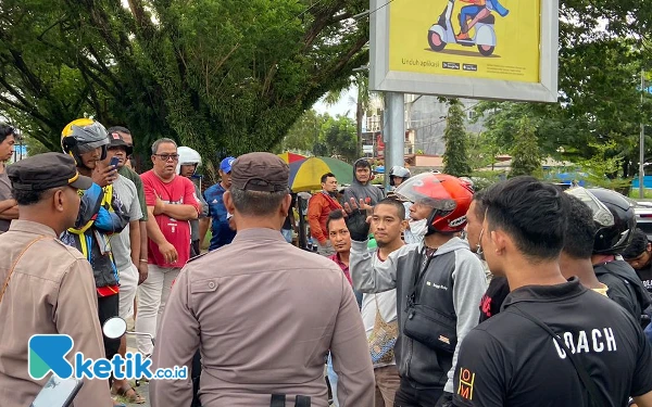 Thumbnail Polisi Tangkap Dua Pelaku Pengeroyokan Driver Taksi Online di Bandara DEO Sorong