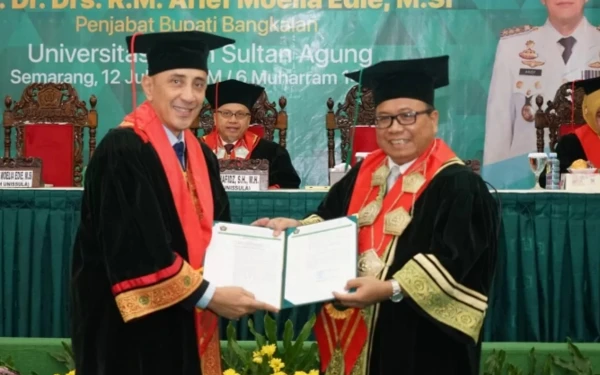 Thumbnail Berita - Pj Bupati Bangkalan Raih Gelar Profesor dari Unissula Semarang