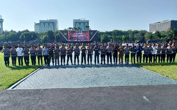 Thumbnail Berita - Satpol PP Jatim Ikut Amankan Gelaran Piala AFF U-19 2024 di Surabaya