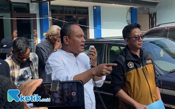 Thumbnail Berita - PWI Se-Bandung Raya Demo Tuntut Ketum Hendry Mundur