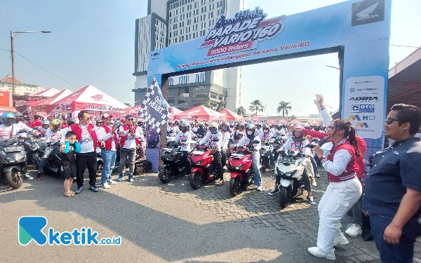 Thumbnail Berita - 2.000 Pengendara Meriahkan Parade Vario 160 di Surabaya