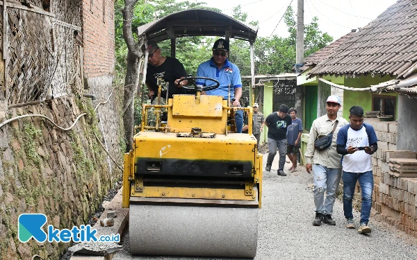 Thumbnail Berita - Pj Bupati Bondowoso Tepati Janji Rekonstruksi Jalan di 93 Titik