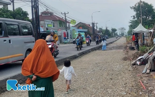Thumbnail Berita - Dinilai Sempit, DPUTR Kab Bandung Perbaiki dan Perlebar Jalan Raya Rancaekek-Majalaya