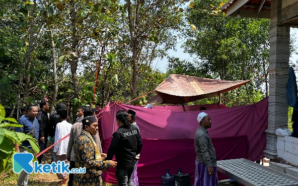 Kematiannya Dianggap Tak Wajar, Makam Perempuan 53 Tahun di Sampang Dibongkar