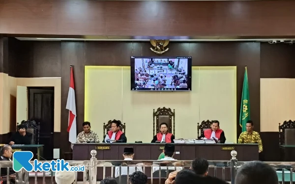 Thumbnail Berita - Tok! Majelis Hakim PN Sampang Nyatakan Moch Wijdan Tak Terbukti Sebagai Otak Penembakan Muarah