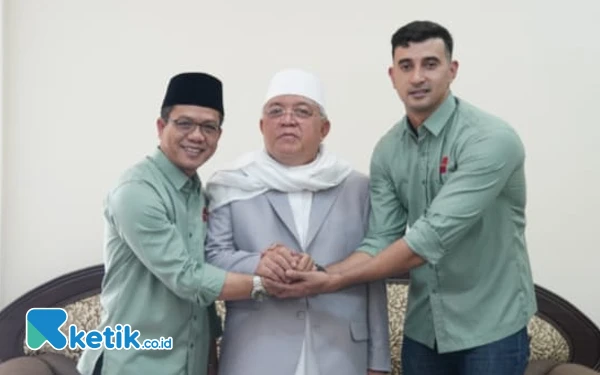 Thumbnail Berita - KH Sofyan Yahya Doakan Dadang Supriatna-Ali Syakieb Menangkan Pilbup Bandung
