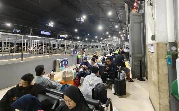 Thumbnail Berita - Antusias! Pelanggan Surabaya Berangkat di Hari Pertama Perpanjangan Relasi KA Blambangan
