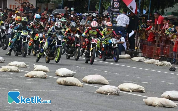 Ratusan Pembalap Motor Berebut Bupati Bandung Cup di Stadion Si Jalak Harupat