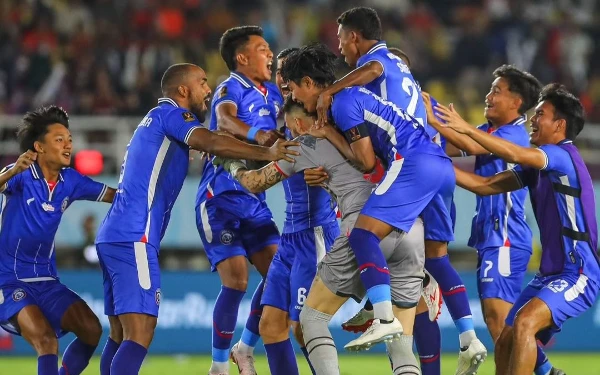 Thumbnail Berita - Menang Lewat Adu Penalti, Arema FC Kembali Juara Piala Presiden