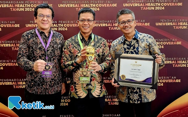 99,57 Persen Warganya Terdaftar JKN-KIS, Bupati Bandung Raih Lagi Penghargaan UHC dari Wapres