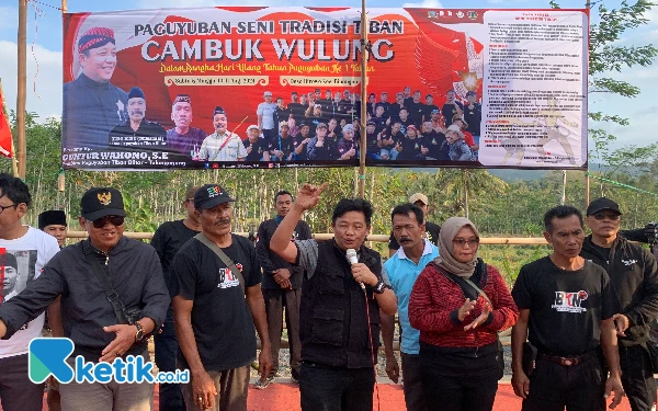 Thumbnail Berita - Anggota DPRD Jatim Guntur Wahono Jaga Tradisi Kesenian Tiban, Hadiri Ulang Tahun Paguyuban Cambuk Wulung