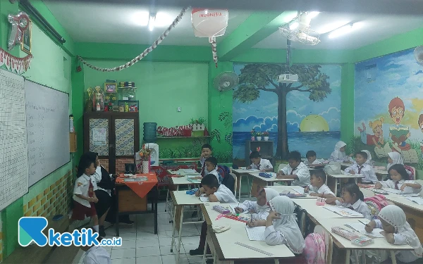 Pemkot Surabaya Tingkatkan Pengawasan Jajanan Sekolah untuk Cegah Kasus Gagal Ginjal