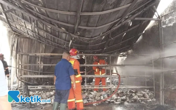 Ruko Sandal di Palembang Terbakar, 7 Unit Damkar Dikerahkan