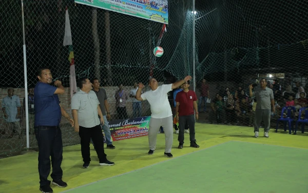 Thumbnail Wakil Bupati Asahan Buka Turnamen Bola Voli Kades Cup II di Lapangan Bola Urung Pane