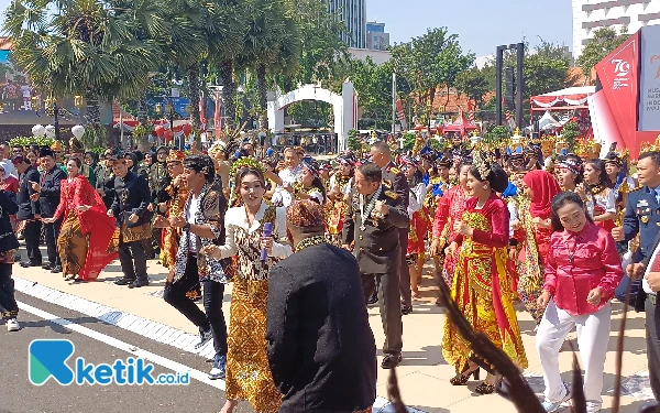 Difarina Indra Nyanyi pada Upacara Kemerdekaan ke-79 RI di Grahadi, Forkopimda Jatim Joget Bareng