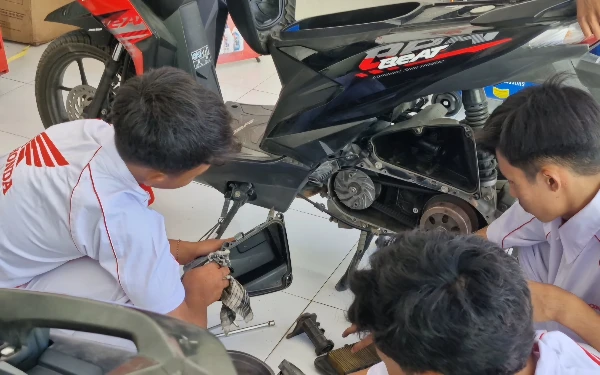 Thumbnail Kerja Sama dengan AHASS Honda Motor, SMAN 1 Balen Berhasil Dirikan Bengkel Mitra AHASS