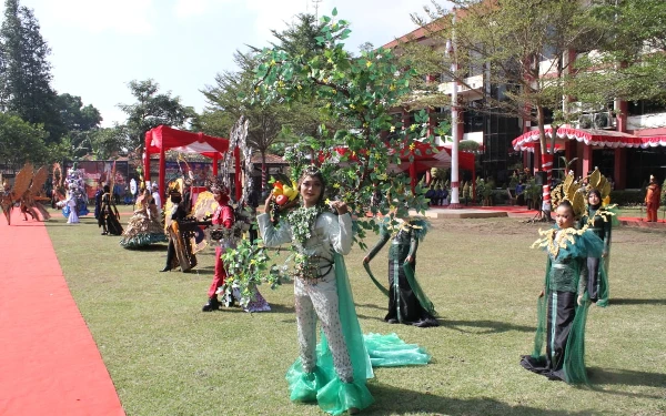 Thumbnail Berita - Politeknik Negeri Jember Peringati HUT RI ke-79, Ada Ethnic Parade