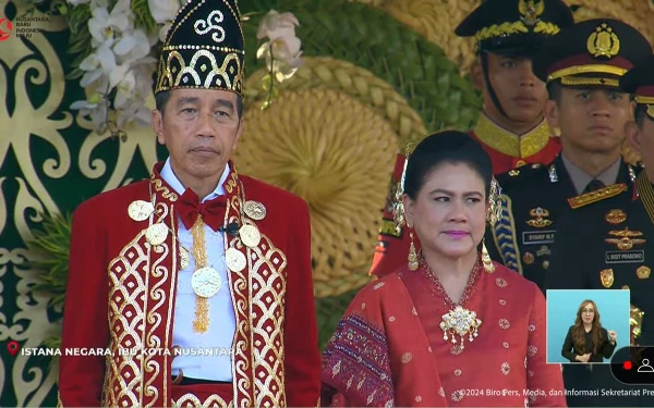 Jokowi Gunakan Adat Banjar di Acara Penurunan Bendera HUT Ke-79 RI di IKN