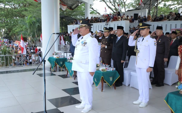 Ada Penyerahan Satyalencana Karya Satya di Upacara Penurunan Bendera Merah Putih Kabupaten Asahan