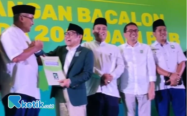 Pasangan M Farhan dan Erwin Resmi Terima B1KWK dari DPP PKB untuk Maju di Pilwakot Bandung