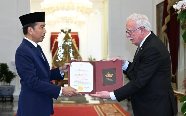 Presiden Jokowi Terima Penghargaan Grand Collar dari Pimpinan Palestina