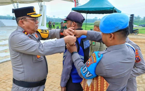 Thumbnail Antisipasi Gangguan di Pilkada 2024, Polres Labuhanbatu Siagakan 19 Pleton Aparat Gabungan