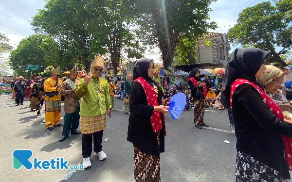 Perputaran Uang Ditaksir Tembus Rp3 Miliar, Pawai Budaya Bondowoso Diikuti 5 Ribuan Peserta