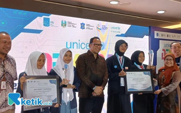 Thumbnail Berita - Hebat! SKB Kota Surabaya Sabet Juara 2 Aplikasi Website di Demo Day Digital Skills