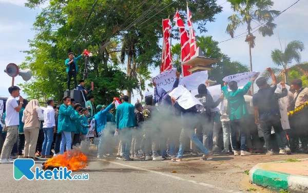 Ratusan Mahasiswa Demo di Kantor DPRD Pamekasan Tolak PP 28 Tahun 2024