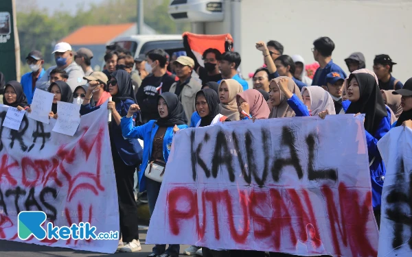 Tuntut Pembatalan RUU Pilkada, Mahasiswa Madiun Gelar Aksi Demo di Kantor DPRD Kota Madiun