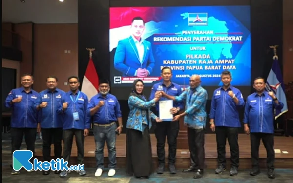 Thumbnail Kantongi B1 KWK Partai Demokrat, Pasangan Ria Umlati-Benoni Saleo Dipastikan Maju di Pilkada Raja Ampat