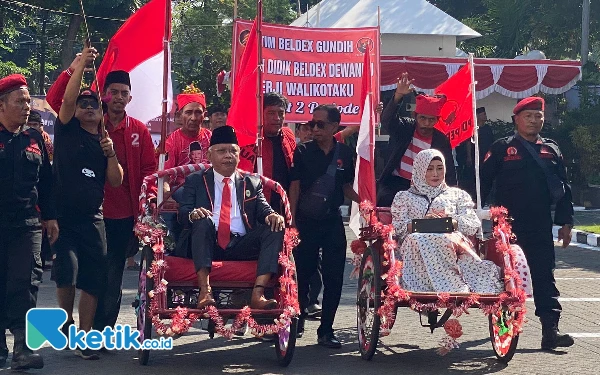 Meriahnya Konvoi Anggota DPRD Kota Surabaya Jelang Pelantikan, Ada yang Naik Becak sampai Motor Tua