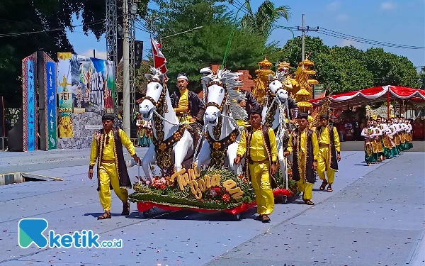 Thumbnail Berita - Tarian Tradisional dari Berbagai Daerah Meriahkan Situbondo Ethnic Festival ke-3 2024