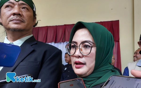 Thumbnail Raih Suara Tertinggi, Istri Deny Widiyanarko Dilantik Jadi Anggota DPRD Kabupaten Kediri