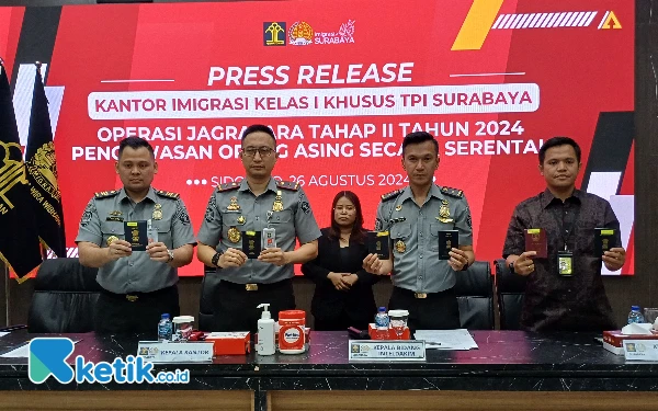 Thumbnail Berita - Operasi Jagratara, Imigrasi Surabaya Amankan 6 WNA Pelanggar Izin Tinggal