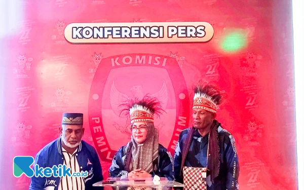 Pasangan Ria Umlati-Benoni Saleo Resmi Mendaftar, Optimistis Menang di Pilkada Raja Ampat