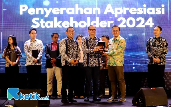 Perhatikan IKM, Bupati Bandung Raih Penghargaan Kementerian Perindustrian