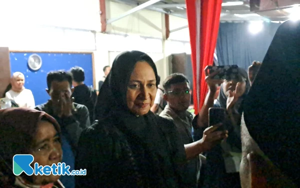 Datangi KPU Jelang Tenggat Waktu, Mantan Bupati Jember Gagal Maju