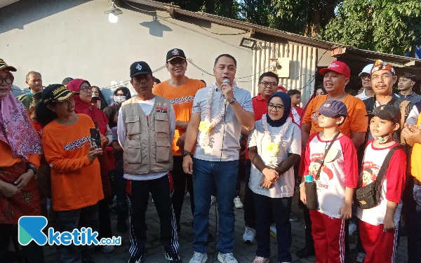 Dibuka Wali Kota Surabaya, Jalan Sehat Jambangan RW 02 Heboh! 2000 Warga Kompak Kenakan Merah Putih