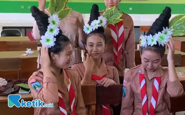 Thumbnail Kolaborasi Kreatif, SMA Negeri 1 Dampit Hadirkan Tata Rias Spesial di Kanjuruhan Culture Carnival 2024