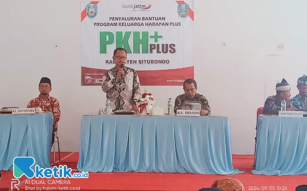 Mewakili Bupati Situbondo, Kepala BKSDM Serahkan Bansos PKH PLUS Tahap III di Pendopo Eks Karsidenan Besuki