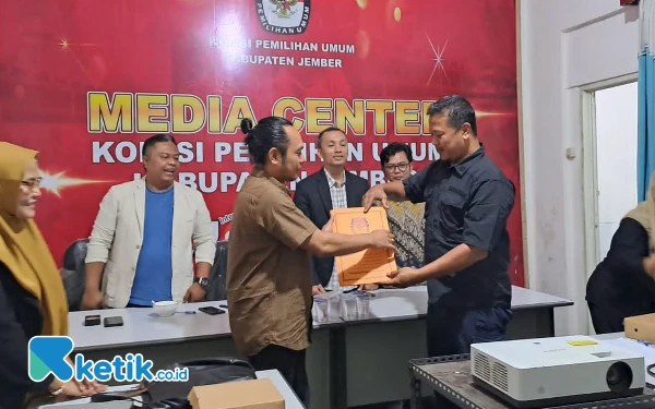 KPU Jember Minta Dua Bapaslon Lengkapi Persyaratan Administrasi