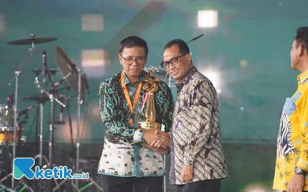 Pemkab Bandung Raih Piala Wahana Tata Nugraha dari Kemenhub